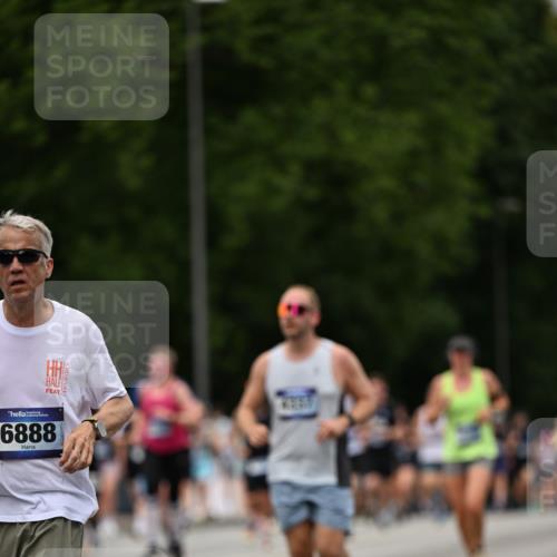 29.06.2025 - hella hamburg halbmarathon Dr. Thomas Lammeyer http://msf.ph/oto/8424738 29.06.2025 10:49:37 Kennedybrücke 1024, 1774, 1798, 2550, 2779, 3570, 4275, 4337, 4388, 5099, 5949, 6841, 6888, 7216, 7859, 7912, 8745, 8907, 9084, 9085, 10668, 10727 meine-sportfotos.de