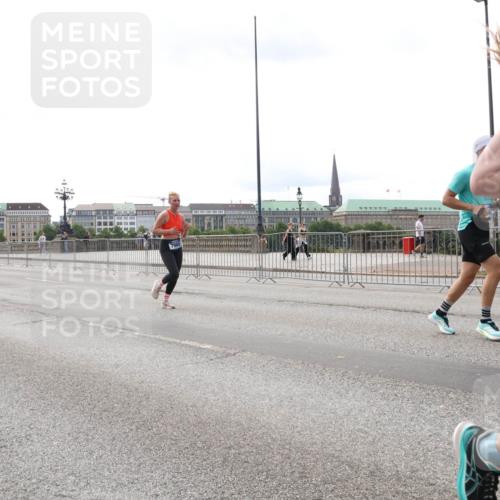 29.06.2025 - hella hamburg halbmarathon Lena Gebhardt http://msf.ph/oto/8424741 29.06.2025 10:28:32 Lombardsbrücke 5930, 1518, 1557, 3445, 4700, 5249, 5250, 5369, 5604, 5718, 5903, 5939, 6102, 6418, 7667, 7980, 8215, 8327, 8560, 9642, 9653, 9654, 9716, 9855, 10068, 10434, 13045, 13296, 13400, 13568, 14017, 14155, 15123, 15256, 16125, 16643, 18256, 18293, 18604, 19180 meine-sportfotos.de
