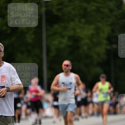 29.06.2025 - hella hamburg halbmarathon Dr. Thomas Lammeyer http://msf.ph/oto/8424744 29.06.2025 10:49:37 Kennedybrücke 1024, 1774, 1798, 2550, 2779, 3570, 4275, 4337, 4388, 5099, 5949, 6841, 6888, 7216, 7859, 7912, 8745, 8907, 9084, 9085, 10668, 10727 meine-sportfotos.de