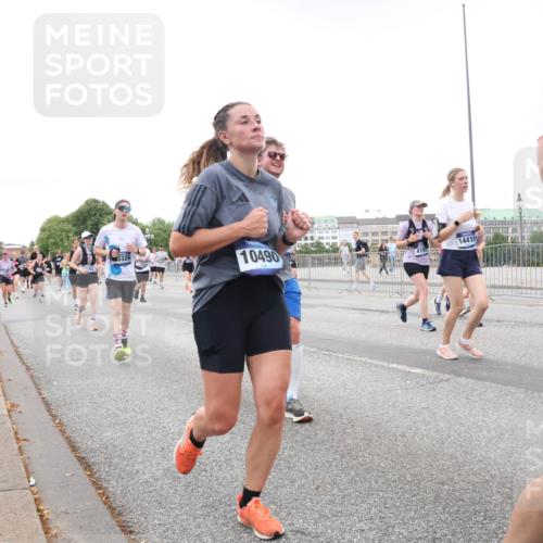 29.06.2025 - hella hamburg halbmarathon Lena Gebhardt http://msf.ph/oto/8424754 29.06.2025 10:53:27 Lombardsbrücke 10490, 14419, 1340, 1709, 1900, 1906, 1984, 2065, 2291, 2409, 2429, 3226, 4195, 4595, 4626, 5428, 5562, 5815, 5856, 5857, 6041, 6044, 6135, 6306, 6521, 6913, 6996, 7039, 7068, 7483, 7537, 7611, 7681, 7876, 7890, 8189, 8212, 8414, 8515, 8906, 9077, 9456, 9531, 9685, 9764, 9771, 9785, 10043, 10175, 10490, 10661, 11520, 11524, 12193, 12219, 12700, 13489, 13916, 13917, 14038, 14977, 14979, 16137 meine-sportfotos.de