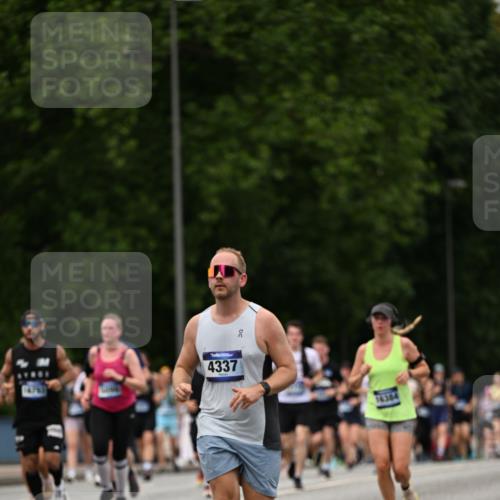 29.06.2025 - hella hamburg halbmarathon Dr. Thomas Lammeyer http://msf.ph/oto/8424759 29.06.2025 10:49:37 Kennedybrücke 1024, 1774, 1798, 2550, 2779, 3570, 4275, 4337, 4388, 5099, 5949, 6841, 6888, 7216, 7859, 7912, 8745, 8907, 9084, 9085, 10668, 10727 meine-sportfotos.de
