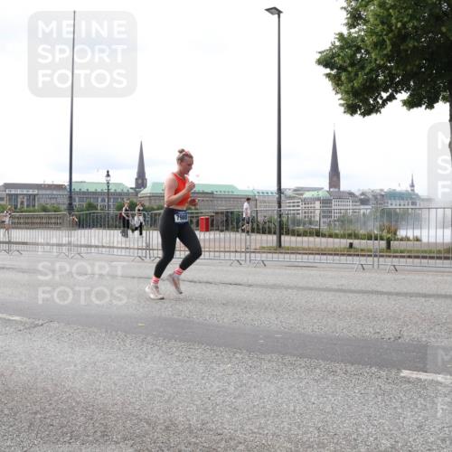 29.06.2025 - hella hamburg halbmarathon Lena Gebhardt http://msf.ph/oto/8424763 29.06.2025 10:28:33 Lombardsbrücke 1518, 1557, 3445, 4700, 4834, 5249, 5250, 5369, 5604, 5718, 5903, 5939, 6102, 6418, 7667, 7980, 8215, 8327, 8560, 9642, 9653, 9654, 9716, 9855, 10068, 10434, 13045, 13296, 13400, 13568, 14017, 14155, 15123, 15256, 16125, 16643, 18256, 18293, 18604, 19180 meine-sportfotos.de
