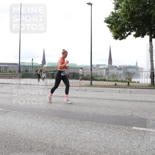 29.06.2025 - hella hamburg halbmarathon Lena Gebhardt http://msf.ph/oto/8424781 29.06.2025 10:28:33 Lombardsbrücke 1518, 1557, 3445, 4700, 4834, 5249, 5250, 5369, 5604, 5718, 5903, 5939, 6102, 6418, 7667, 7980, 8215, 8327, 8560, 9642, 9653, 9654, 9716, 9855, 10068, 10434, 13045, 13296, 13400, 13568, 14017, 14155, 15123, 15256, 16125, 16643, 18256, 18293, 18604, 19180 meine-sportfotos.de