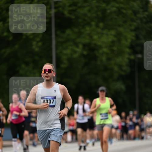 29.06.2025 - hella hamburg halbmarathon Dr. Thomas Lammeyer http://msf.ph/oto/8424785 29.06.2025 10:49:38 Kennedybrücke 1024, 1774, 1798, 2550, 2779, 3570, 4275, 4337, 4388, 5099, 5949, 6841, 6888, 7216, 7859, 7912, 8745, 8907, 9084, 9085, 10562, 10668, 10727 meine-sportfotos.de