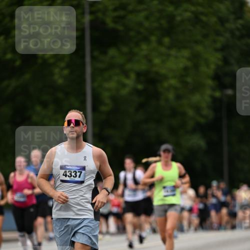 29.06.2025 - hella hamburg halbmarathon Dr. Thomas Lammeyer http://msf.ph/oto/8424788 29.06.2025 10:49:38 Kennedybrücke 1024, 1774, 1798, 2550, 2779, 3570, 4275, 4337, 4388, 5099, 5949, 6841, 6888, 7216, 7859, 7912, 8745, 8907, 9084, 9085, 10562, 10668, 10727 meine-sportfotos.de