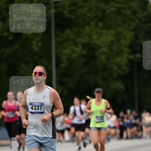 29.06.2025 - hella hamburg halbmarathon Dr. Thomas Lammeyer http://msf.ph/oto/8424791 29.06.2025 10:49:39 Kennedybrücke 1024, 1774, 1798, 2550, 2779, 3570, 4275, 4337, 4388, 5099, 5949, 6841, 6888, 7216, 7859, 7912, 8745, 8907, 9084, 9085, 10562, 10668, 10727 meine-sportfotos.de