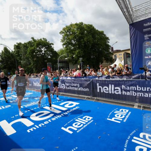 29.06.2025 - hella hamburg halbmarathon Zöllner http://msf.ph/oto/8424817 29.06.2025 10:34:07 Ziel 9345, 9376, 9519, 11019, 11202, 11227, 13066, 13493, 13494, 14448, 15268, 16724, 17751, 17877 meine-sportfotos.de