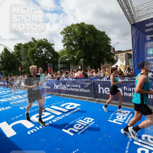 29.06.2025 - hella hamburg halbmarathon Zöllner http://msf.ph/oto/8424831 29.06.2025 10:34:08 Ziel 9345, 9376, 11019, 11202, 11227, 13066, 13493, 13494, 14448, 15268, 16724, 17751, 17877 meine-sportfotos.de