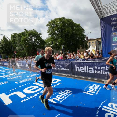 29.06.2025 - hella hamburg halbmarathon Zöllner http://msf.ph/oto/8424836 29.06.2025 10:34:08 Ziel 9345, 9376, 11019, 11202, 11227, 13066, 13493, 13494, 14448, 15268, 16724, 17751, 17877 meine-sportfotos.de