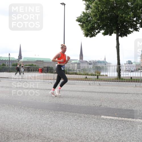 29.06.2025 - hella hamburg halbmarathon Lena Gebhardt http://msf.ph/oto/8424848 29.06.2025 10:28:34 Lombardsbrücke 1518, 1557, 3445, 4700, 4834, 5167, 5249, 5250, 5369, 5604, 5718, 5903, 5939, 6102, 6418, 7667, 7980, 8215, 8327, 8560, 9642, 9653, 9654, 9716, 9855, 10068, 10434, 13045, 13296, 13400, 14017, 14155, 15123, 15256, 16125, 16643, 18256, 18293, 18604, 19180 meine-sportfotos.de