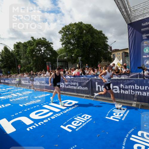 29.06.2025 - hella hamburg halbmarathon Zöllner http://msf.ph/oto/8424865 29.06.2025 10:34:10 Ziel 7884, 9376, 11019, 11202, 13066, 14448, 16724, 17751, 17877 meine-sportfotos.de