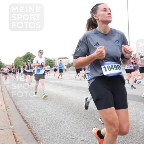 29.06.2025 - hella hamburg halbmarathon Lena Gebhardt http://msf.ph/oto/8424866 29.06.2025 10:53:27 Lombardsbrücke 13326, 10490, 419, 14419, 1340, 1709, 1900, 1906, 1984, 2065, 2291, 2409, 2429, 3226, 4195, 4595, 4626, 5428, 5562, 5815, 5856, 5857, 6041, 6044, 6135, 6306, 6521, 6913, 6996, 7039, 7068, 7483, 7537, 7611, 7681, 7876, 7890, 8189, 8212, 8414, 8515, 8906, 9077, 9456, 9531, 9685, 9764, 9771, 9785, 10043, 10175, 10490, 10661, 11520, 11524, 12193, 12219, 12700, 13489, 13916, 13917, 14038, 14977, 14979, 16137 meine-sportfotos.de
