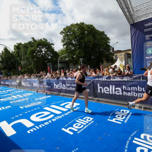 29.06.2025 - hella hamburg halbmarathon Zöllner http://msf.ph/oto/8424872 29.06.2025 10:34:10 Ziel 7884, 9376, 11019, 11202, 13066, 14448, 16724, 17751, 17877 meine-sportfotos.de