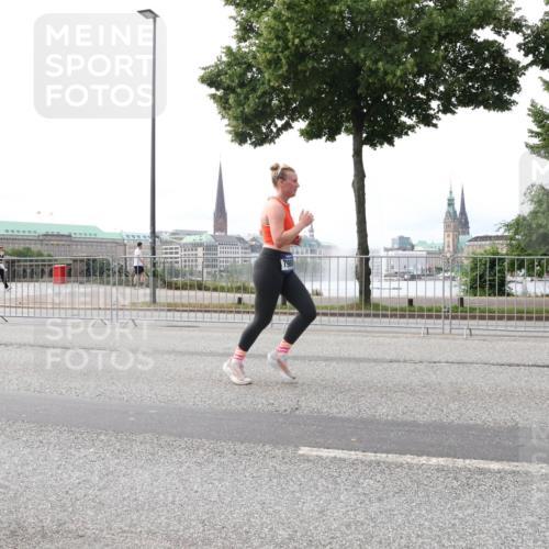 29.06.2025 - hella hamburg halbmarathon Lena Gebhardt http://msf.ph/oto/8424897 29.06.2025 10:28:34 Lombardsbrücke 1518, 1557, 3445, 4700, 4834, 5167, 5249, 5250, 5369, 5604, 5718, 5903, 5939, 6102, 6418, 7667, 7980, 8215, 8327, 8560, 9642, 9653, 9654, 9716, 9855, 10068, 10434, 13045, 13296, 13400, 14017, 14155, 15123, 15256, 16125, 16643, 18256, 18293, 18604, 19180 meine-sportfotos.de