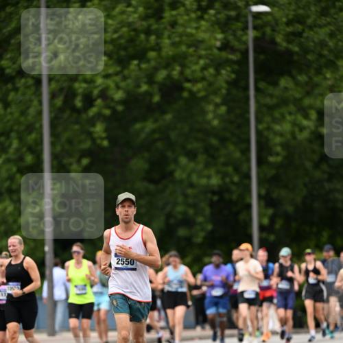 29.06.2025 - hella hamburg halbmarathon Dr. Thomas Lammeyer http://msf.ph/oto/8424899 29.06.2025 10:49:47 Kennedybrücke 1774, 1798, 2550, 2779, 2846, 3570, 3879, 3993, 4275, 4337, 4388, 5099, 5190, 5339, 5949, 6888, 7699, 7859, 7912, 8272, 8594, 8907, 9536, 10562, 10668, 10727 meine-sportfotos.de