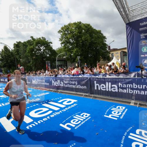 29.06.2025 - hella hamburg halbmarathon Zöllner http://msf.ph/oto/8424907 29.06.2025 10:34:12 Ziel 7884, 7901, 9376, 11019, 11202, 13066, 16724, 17751, 18906 meine-sportfotos.de