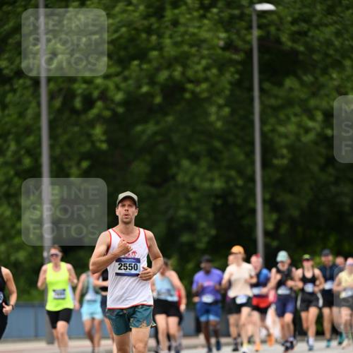 29.06.2025 - hella hamburg halbmarathon Dr. Thomas Lammeyer http://msf.ph/oto/8424915 29.06.2025 10:49:48 Kennedybrücke 1774, 1798, 2550, 2779, 2846, 2954, 3570, 3879, 3993, 4275, 4337, 4388, 5099, 5190, 5339, 5949, 6888, 7699, 7859, 7912, 8272, 8594, 8907, 9536, 10562, 10668, 10727 meine-sportfotos.de