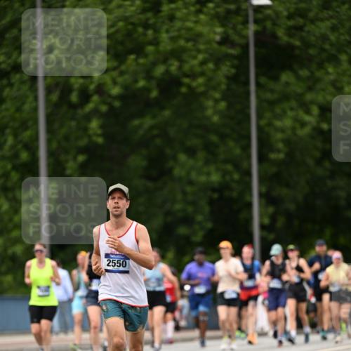 29.06.2025 - hella hamburg halbmarathon Dr. Thomas Lammeyer http://msf.ph/oto/8424927 29.06.2025 10:49:48 Kennedybrücke 1774, 1798, 2550, 2779, 2846, 2954, 3570, 3879, 3993, 4275, 4337, 4388, 5099, 5190, 5339, 5949, 6888, 7699, 7859, 7912, 8272, 8594, 8907, 9536, 10562, 10668, 10727 meine-sportfotos.de