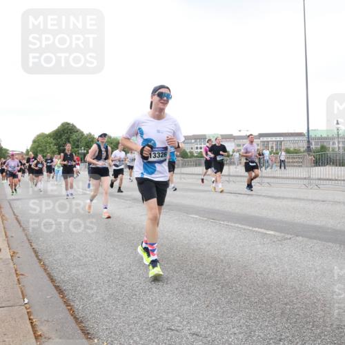 29.06.2025 - hella hamburg halbmarathon Lena Gebhardt http://msf.ph/oto/8424938 29.06.2025 10:53:28 Lombardsbrücke 13326, 1340, 1709, 1900, 1906, 1984, 2065, 2291, 2409, 2429, 3226, 4195, 4595, 4626, 4801, 5428, 5562, 5815, 5856, 5857, 6041, 6044, 6135, 6306, 6521, 6913, 6996, 7039, 7068, 7483, 7537, 7611, 7681, 7876, 7890, 8189, 8212, 8414, 8515, 8906, 9077, 9456, 9531, 9685, 9764, 9771, 9785, 10043, 10175, 10490, 10661, 11520, 11524, 12193, 12219, 12700, 13489, 13916, 13917, 14038, 14977, 16137 meine-sportfotos.de