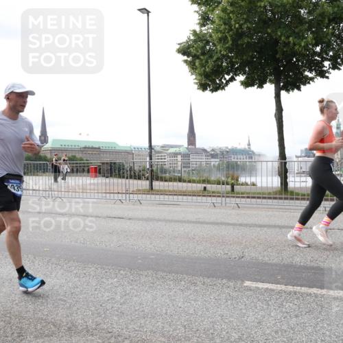 29.06.2025 - hella hamburg halbmarathon Lena Gebhardt http://msf.ph/oto/8424948 29.06.2025 10:28:34 Lombardsbrücke 939, 1518, 1557, 3445, 4700, 4834, 5167, 5249, 5250, 5369, 5604, 5718, 5903, 5939, 6102, 6418, 7667, 7980, 8215, 8327, 8560, 9642, 9653, 9654, 9716, 9855, 10068, 10434, 13045, 13296, 13400, 14017, 14155, 15123, 15256, 16125, 16643, 18256, 18293, 18604, 19180 meine-sportfotos.de