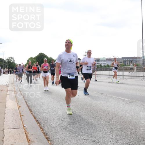 29.06.2025 - hella hamburg halbmarathon Lena Gebhardt http://msf.ph/oto/8424952 29.06.2025 10:43:19 Lombardsbrücke 5610, 4302, 236, 4177, 1149, 1155, 1467, 1788, 1816, 1878, 2103, 2158, 2267, 2361, 2450, 2509, 2971, 3074, 3238, 3329, 3378, 3390, 3518, 3638, 3764, 4056, 4177, 4302, 4367, 4680, 5067, 5214, 5268, 5370, 5610, 5720, 5755, 5967, 6012, 6096, 6226, 6440, 6931, 7043, 7197, 7461, 7872, 7926, 8135, 8184, 8233, 8408, 8435, 8504, 8795, 8991, 9072, 9304, 9378, 9639, 9641, 9644, 9831, 9976, 10008, 10083, 10180, 10200, 10202, 13049 meine-sportfotos.de