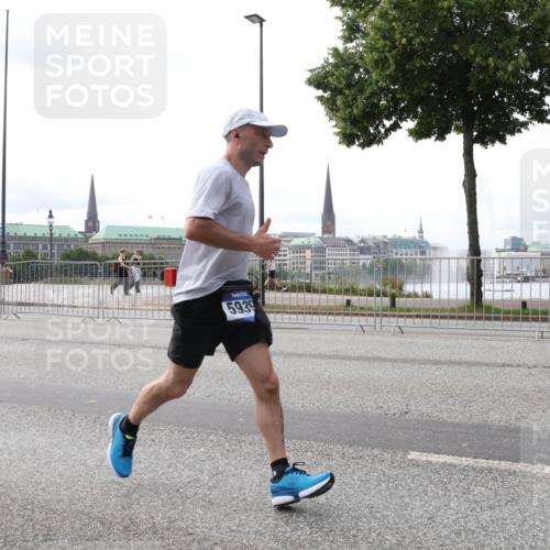 29.06.2025 - hella hamburg halbmarathon Lena Gebhardt http://msf.ph/oto/8424961 29.06.2025 10:28:35 Lombardsbrücke 5939, 1518, 1557, 3445, 3717, 4700, 4834, 5167, 5249, 5250, 5369, 5604, 5718, 5903, 5939, 6102, 6418, 7667, 7980, 8327, 8560, 9642, 9653, 9654, 9716, 9855, 10068, 10434, 13045, 13296, 13400, 14017, 15123, 15256, 15452, 16125, 16643, 18256, 18293, 18604, 19180 meine-sportfotos.de