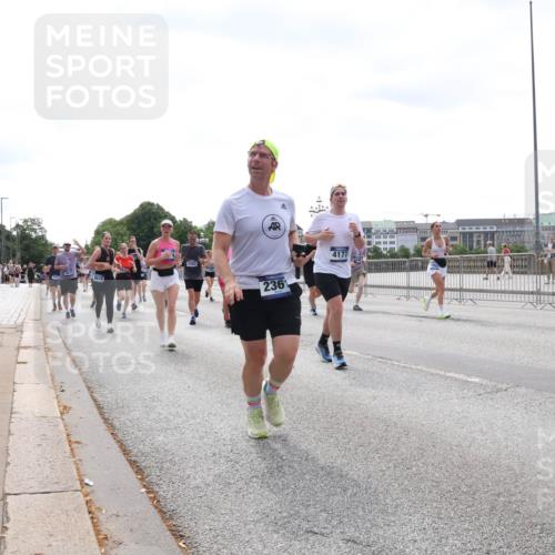 29.06.2025 - hella hamburg halbmarathon Lena Gebhardt http://msf.ph/oto/8424970 29.06.2025 10:43:19 Lombardsbrücke 5610, 4302, 236, 4177, 1149, 1155, 1467, 1788, 1816, 1878, 2103, 2158, 2267, 2361, 2450, 2509, 2971, 3074, 3238, 3329, 3378, 3390, 3518, 3638, 3764, 4056, 4177, 4302, 4367, 4680, 5067, 5214, 5268, 5370, 5610, 5720, 5755, 5967, 6012, 6096, 6226, 6440, 6931, 7043, 7197, 7461, 7872, 7926, 8135, 8184, 8233, 8408, 8435, 8504, 8795, 8991, 9072, 9304, 9378, 9639, 9641, 9644, 9831, 9976, 10008, 10083, 10180, 10200, 10202, 13049 meine-sportfotos.de