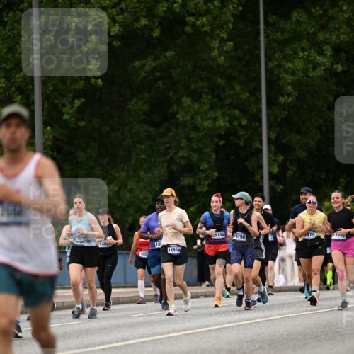 29.06.2025 - hella hamburg halbmarathon Dr. Thomas Lammeyer http://msf.ph/oto/8424973 29.06.2025 10:49:50 Kennedybrücke 1774, 2550, 2779, 2846, 2954, 3570, 3879, 3993, 4275, 4337, 4388, 4820, 5099, 5108, 5190, 5339, 5949, 6888, 7699, 7859, 7912, 8272, 8594, 9536, 10562, 10668, 10727, 11332 meine-sportfotos.de