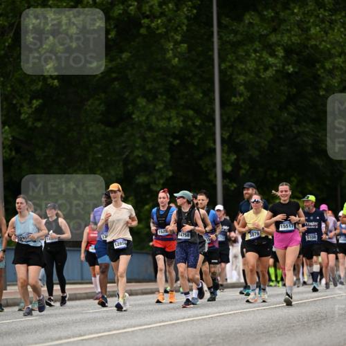 29.06.2025 - hella hamburg halbmarathon Dr. Thomas Lammeyer http://msf.ph/oto/8424985 29.06.2025 10:49:50 Kennedybrücke 1774, 2550, 2779, 2846, 2954, 3570, 3879, 3993, 4275, 4337, 4388, 4820, 5099, 5108, 5190, 5339, 5949, 6888, 7699, 7859, 7912, 8272, 8594, 9536, 10562, 10668, 10727, 11332 meine-sportfotos.de