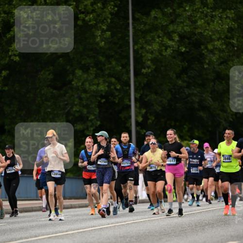 29.06.2025 - hella hamburg halbmarathon Dr. Thomas Lammeyer http://msf.ph/oto/8424995 29.06.2025 10:49:50 Kennedybrücke 1774, 2550, 2779, 2846, 2954, 3570, 3879, 3993, 4275, 4337, 4388, 4820, 5099, 5108, 5190, 5339, 5949, 6888, 7699, 7859, 7912, 8272, 8594, 9536, 10562, 10668, 10727, 11332 meine-sportfotos.de
