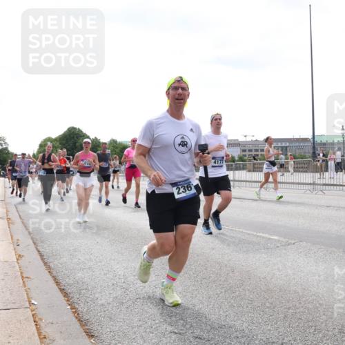 29.06.2025 - hella hamburg halbmarathon Lena Gebhardt http://msf.ph/oto/8424996 29.06.2025 10:43:19 Lombardsbrücke 4177, 2361, 1149, 1155, 1467, 1788, 1816, 1878, 2103, 2158, 2267, 2361, 2450, 2509, 2971, 3074, 3238, 3329, 3378, 3390, 3518, 3638, 3764, 4056, 4177, 4302, 4367, 4680, 5067, 5214, 5268, 5370, 5610, 5720, 5755, 5967, 6012, 6096, 6226, 6440, 6931, 7043, 7197, 7461, 7872, 7926, 8135, 8184, 8233, 8408, 8435, 8504, 8795, 8991, 9072, 9304, 9378, 9639, 9641, 9644, 9831, 9976, 10008, 10083, 10180, 10200, 10202, 13049 meine-sportfotos.de