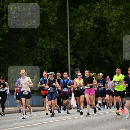 29.06.2025 - hella hamburg halbmarathon Dr. Thomas Lammeyer http://msf.ph/oto/8425000 29.06.2025 10:49:50 Kennedybrücke 1774, 2550, 2779, 2846, 2954, 3570, 3879, 3993, 4275, 4337, 4388, 4820, 5099, 5108, 5190, 5339, 5949, 6888, 7699, 7859, 7912, 8272, 8594, 9536, 10562, 10668, 10727, 11332 meine-sportfotos.de