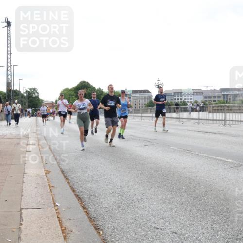 29.06.2025 - hella hamburg halbmarathon Lena Gebhardt http://msf.ph/oto/8425015 29.06.2025 10:28:39 Lombardsbrücke 5718, 10434, 18293, 1518, 1557, 1869, 3445, 3717, 4700, 4834, 5167, 5249, 5250, 5604, 5718, 5903, 5939, 6102, 6418, 7667, 7980, 8327, 8560, 9642, 9653, 9654, 9716, 9855, 10068, 10434, 13045, 13296, 13400, 14017, 14205, 15143, 15256, 15452, 15453, 16125, 16643, 18256, 18293, 18604, 19180 meine-sportfotos.de