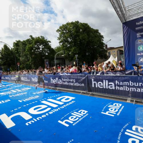 29.06.2025 - hella hamburg halbmarathon Zöllner http://msf.ph/oto/8425017 29.06.2025 10:34:17 Ziel 1080, 3005, 7884, 7901, 14784, 18906 meine-sportfotos.de