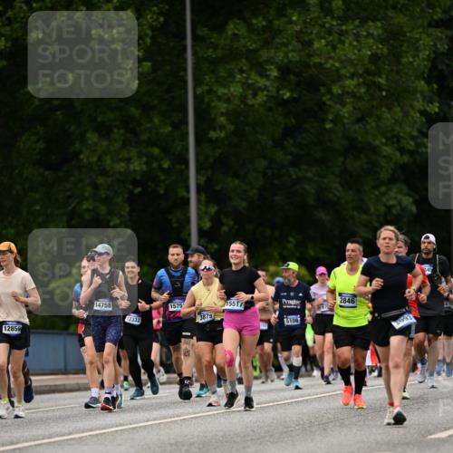 29.06.2025 - hella hamburg halbmarathon Dr. Thomas Lammeyer http://msf.ph/oto/8425025 29.06.2025 10:49:51 Kennedybrücke 1774, 2550, 2779, 2846, 2954, 3570, 3879, 3993, 4275, 4337, 4820, 5099, 5108, 5190, 5339, 5703, 5949, 7699, 7859, 7912, 8272, 8594, 9536, 10562, 10668, 10727, 11332 meine-sportfotos.de