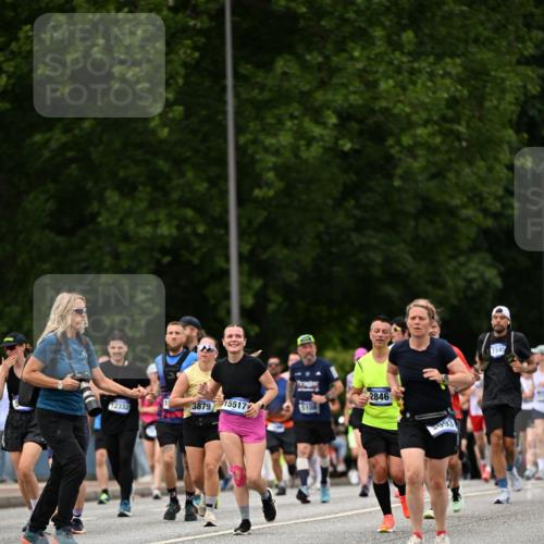 29.06.2025 - hella hamburg halbmarathon Dr. Thomas Lammeyer http://msf.ph/oto/8425050 29.06.2025 10:49:52 Kennedybrücke 1774, 2550, 2779, 2846, 2954, 3570, 3879, 3993, 4275, 4337, 4820, 5099, 5108, 5190, 5339, 5703, 5949, 6763, 7699, 7859, 7912, 8272, 8594, 9536, 10562, 10668, 10727, 11332 meine-sportfotos.de