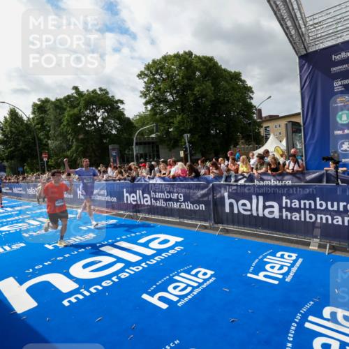 29.06.2025 - hella hamburg halbmarathon Zöllner http://msf.ph/oto/8425057 29.06.2025 10:34:19 Ziel 1080, 3005, 7884, 7901, 14784, 18906 meine-sportfotos.de