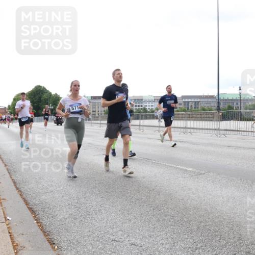 29.06.2025 - hella hamburg halbmarathon Lena Gebhardt http://msf.ph/oto/8425063 29.06.2025 10:28:40 Lombardsbrücke 6102, 5716, 1518, 1557, 1869, 3445, 3717, 4700, 4834, 5167, 5249, 5250, 5604, 5718, 5903, 5939, 6102, 6418, 7667, 7980, 8327, 8560, 9642, 9653, 9654, 9716, 9855, 10068, 10434, 13045, 13296, 13400, 14017, 14205, 15143, 15256, 15452, 15453, 16125, 16643, 18256, 18293, 18604, 19180 meine-sportfotos.de