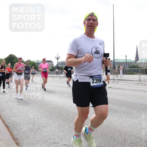 29.06.2025 - hella hamburg halbmarathon Lena Gebhardt http://msf.ph/oto/8425069 29.06.2025 10:43:20 Lombardsbrücke 5610, 4302, 7461, 236, 1149, 1155, 1400, 1467, 1788, 1816, 1878, 2103, 2158, 2267, 2361, 2450, 2509, 2971, 3074, 3238, 3329, 3378, 3390, 3518, 3638, 3764, 4056, 4177, 4302, 4367, 4680, 5067, 5214, 5268, 5370, 5610, 5720, 5755, 5967, 6012, 6096, 6226, 6440, 6931, 7043, 7197, 7461, 7872, 7926, 8135, 8184, 8233, 8408, 8435, 8504, 8795, 8991, 9072, 9304, 9378, 9639, 9641, 9644, 9831, 9976, 10008, 10083, 10180, 10200, 10202, 13049 meine-sportfotos.de