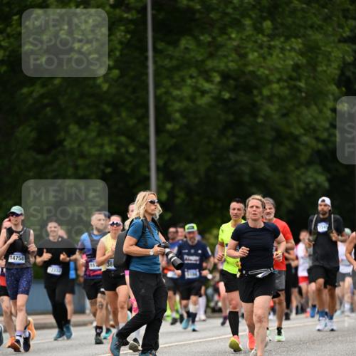 29.06.2025 - hella hamburg halbmarathon Dr. Thomas Lammeyer http://msf.ph/oto/8425071 29.06.2025 10:49:52 Kennedybrücke 1774, 2550, 2779, 2846, 2954, 3570, 3879, 3993, 4275, 4337, 4820, 5099, 5108, 5190, 5339, 5703, 5949, 6763, 7699, 7859, 7912, 8272, 8594, 9536, 10562, 10668, 10727, 11332 meine-sportfotos.de