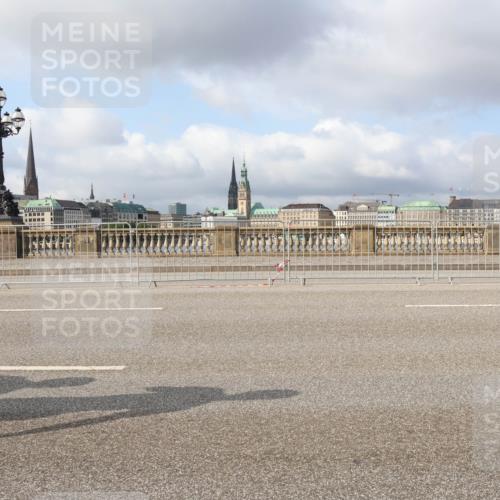29.06.2025 - hella hamburg halbmarathon Lena Gebhardt http://msf.ph/oto/8425122 29.06.2025 08:58:45 Lombardsbrücke 20369, 20140, 14 meine-sportfotos.de