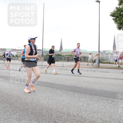 29.06.2025 - hella hamburg halbmarathon Lena Gebhardt http://msf.ph/oto/8425133 29.06.2025 10:53:30 Lombardsbrücke 18144, 1476, 1340, 1709, 1900, 1906, 1984, 2065, 2291, 2409, 2429, 3226, 4195, 4595, 4626, 4801, 5428, 5562, 5815, 5856, 5857, 6039, 6041, 6044, 6273, 6306, 6521, 6913, 6996, 7039, 7068, 7483, 7537, 7611, 7681, 7876, 7890, 8189, 8212, 8414, 8515, 8906, 9077, 9456, 9531, 9685, 9764, 9771, 9785, 10043, 10175, 10490, 10661, 11520, 11524, 12193, 12219, 12700, 13489, 13916, 13917, 14038, 16137 meine-sportfotos.de