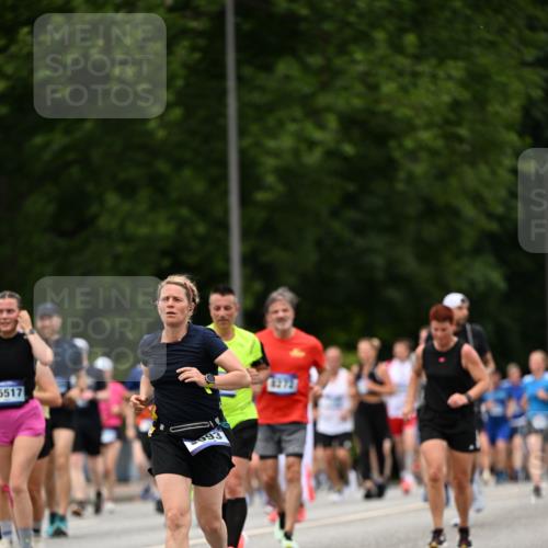 29.06.2025 - hella hamburg halbmarathon Dr. Thomas Lammeyer http://msf.ph/oto/8425147 29.06.2025 10:49:55 Kennedybrücke 1085, 1774, 2550, 2657, 2664, 2779, 2846, 2954, 3357, 3377, 3570, 3879, 3993, 4119, 4275, 4820, 5099, 5108, 5190, 5339, 5703, 5949, 6763, 7699, 7859, 7912, 8272, 8594, 9536, 10562, 10727, 11119, 11332 meine-sportfotos.de