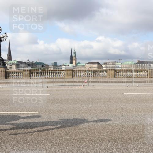 29.06.2025 - hella hamburg halbmarathon Lena Gebhardt http://msf.ph/oto/8425148 29.06.2025 08:58:45 Lombardsbrücke 20365 meine-sportfotos.de