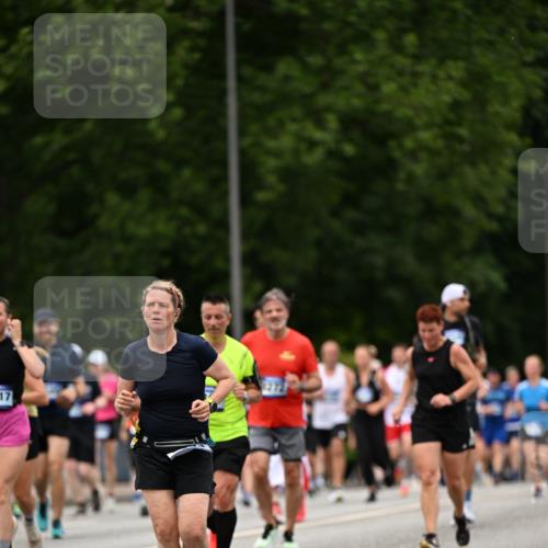29.06.2025 - hella hamburg halbmarathon Dr. Thomas Lammeyer http://msf.ph/oto/8425153 29.06.2025 10:49:55 Kennedybrücke 1085, 1774, 2550, 2657, 2664, 2779, 2846, 2954, 3357, 3377, 3570, 3879, 3993, 4119, 4275, 4820, 5099, 5108, 5190, 5339, 5703, 5949, 6763, 7699, 7859, 7912, 8272, 8594, 9536, 10562, 10727, 11119, 11332 meine-sportfotos.de