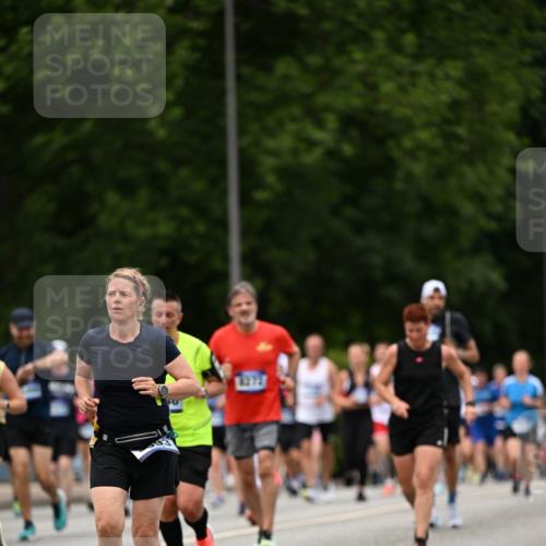 29.06.2025 - hella hamburg halbmarathon Dr. Thomas Lammeyer http://msf.ph/oto/8425169 29.06.2025 10:49:55 Kennedybrücke 1085, 1774, 2550, 2657, 2664, 2779, 2846, 2954, 3357, 3377, 3570, 3879, 3993, 4119, 4275, 4820, 5099, 5108, 5190, 5339, 5703, 5949, 6763, 7699, 7859, 7912, 8272, 8594, 9536, 10562, 10727, 11119, 11332 meine-sportfotos.de