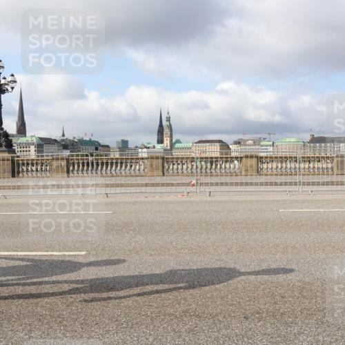 29.06.2025 - hella hamburg halbmarathon Lena Gebhardt http://msf.ph/oto/8425177 29.06.2025 08:58:45 Lombardsbrücke 2022 meine-sportfotos.de