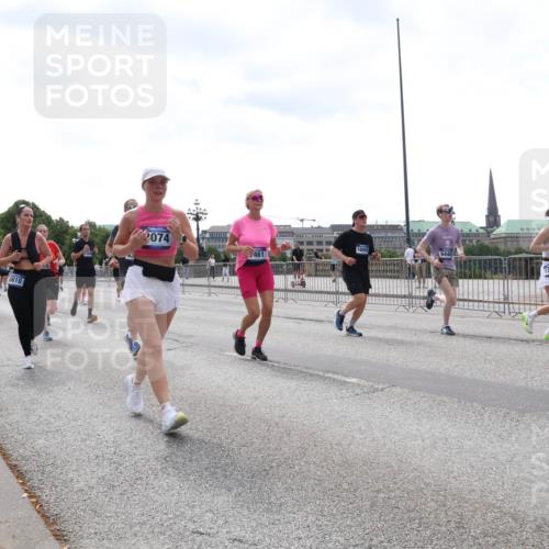 29.06.2025 - hella hamburg halbmarathon Lena Gebhardt http://msf.ph/oto/8425186 29.06.2025 10:43:21 Lombardsbrücke 5610, 3074, 16053, 461, 6440, 1385, 1023, 1149, 1155, 1400, 1467, 1788, 1816, 1878, 2103, 2158, 2267, 2361, 2450, 2971, 3074, 3238, 3329, 3390, 3518, 3638, 3764, 4056, 4177, 4302, 4367, 4680, 4866, 5067, 5214, 5268, 5370, 5610, 5720, 5755, 5967, 6012, 6096, 6226, 6440, 6931, 7043, 7197, 7461, 7872, 7926, 8135, 8184, 8233, 8408, 8435, 8504, 8795, 8991, 9072, 9304, 9378, 9639, 9641, 9644, 9831, 9976, 10083, 10180, 10200, 10202, 13049 meine-sportfotos.de