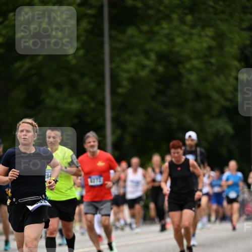 29.06.2025 - hella hamburg halbmarathon Dr. Thomas Lammeyer http://msf.ph/oto/8425196 29.06.2025 10:49:56 Kennedybrücke 1085, 1774, 2550, 2657, 2664, 2779, 2846, 2954, 3357, 3377, 3879, 3993, 4119, 4820, 5099, 5108, 5190, 5339, 5703, 5949, 6763, 7699, 7859, 7912, 8272, 8594, 9536, 10562, 10727, 11119, 11332 meine-sportfotos.de