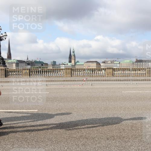 29.06.2025 - hella hamburg halbmarathon Lena Gebhardt http://msf.ph/oto/8425202 29.06.2025 08:58:45 Lombardsbrücke 221, 202 meine-sportfotos.de